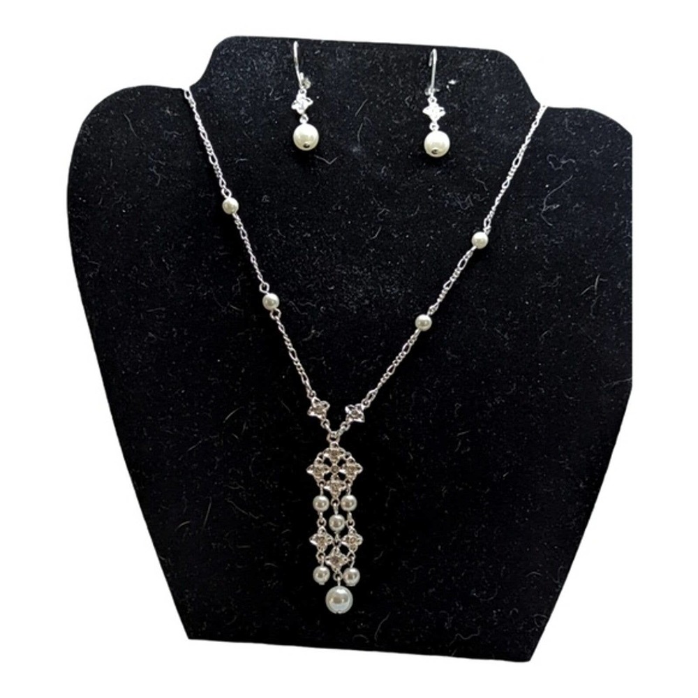Silver and Pearl necklace and earrings